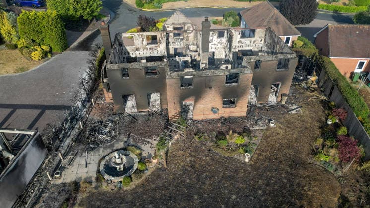 Wildfires destroy homes near Birmingham in Stourbridge STOURBRIDGE, UNITED KINGDOM - AUGUST 14: Homes destroyed by wildfires are seen in Stourbridge, United Kingdom, on August 14, 2026, a day after the fires broke out and swept through residential areas. Ioannis Alexopoulos Anadolu Stourbridge United Kingdom. Editorial use only. Please get in touch for any other usage.  Copyright: x2026xAnadoluxIoannisxAlexopoulosx