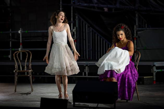 13.08.2026, Saarland, Ensdorf. Die West Side Story feiert am Donnerstagabend am Saarpolygon im Rahmen der diesjährigen Opernfestspiele mit zahlreichen Ehrengästen aus Politik, Kultur und Wirtschaft Premiere. *** August 13, 2026, Saarland, Ensdorf: *West Side Story* will premiere on Thursday evening at the Saarpolygon as part of this year’s opera festival, with numerous distinguished guests from the worlds of politics, culture, and business in attendance. bub