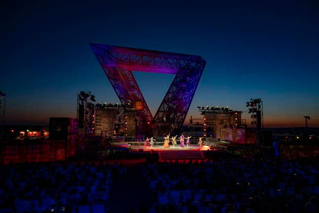 13.08.2026, Saarland, Ensdorf. Die West Side Story feiert am Donnerstagabend am Saarpolygon im Rahmen der diesjährigen Opernfestspiele mit zahlreichen Ehrengästen aus Politik, Kultur und Wirtschaft Premiere. *** August 13, 2026, Saarland, Ensdorf: *West Side Story* will premiere on Thursday evening at the Saarpolygon as part of this year’s opera festival, with numerous distinguished guests from the worlds of politics, culture, and business in attendance. bub