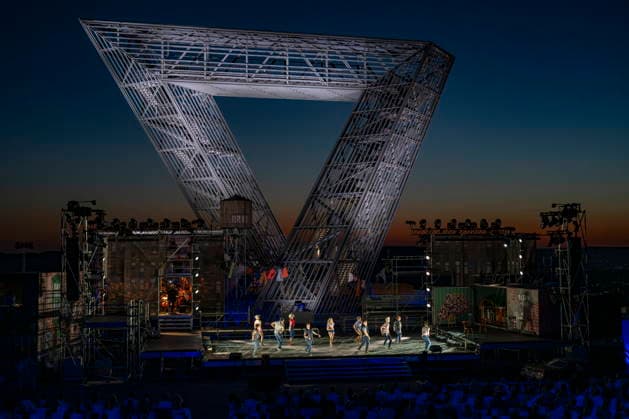13.08.2026, Saarland, Ensdorf. Die West Side Story feiert am Donnerstagabend am Saarpolygon im Rahmen der diesjährigen Opernfestspiele mit zahlreichen Ehrengästen aus Politik, Kultur und Wirtschaft Premiere. *** August 13, 2026, Saarland, Ensdorf: *West Side Story* will premiere on Thursday evening at the Saarpolygon as part of this year’s opera festival, with numerous distinguished guests from the worlds of politics, culture, and business in attendance. bub