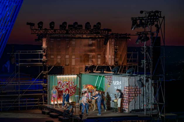13.08.2026, Saarland, Ensdorf. Die West Side Story feiert am Donnerstagabend am Saarpolygon im Rahmen der diesjährigen Opernfestspiele mit zahlreichen Ehrengästen aus Politik, Kultur und Wirtschaft Premiere. *** August 13, 2026, Saarland, Ensdorf: *West Side Story* will premiere on Thursday evening at the Saarpolygon as part of this year’s opera festival, with numerous distinguished guests from the worlds of politics, culture, and business in attendance. bub