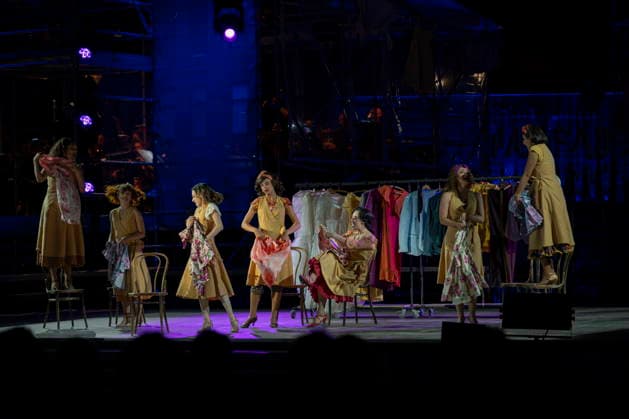 13.08.2026, Saarland, Ensdorf. Die West Side Story feiert am Donnerstagabend am Saarpolygon im Rahmen der diesjährigen Opernfestspiele mit zahlreichen Ehrengästen aus Politik, Kultur und Wirtschaft Premiere. *** August 13, 2026, Saarland, Ensdorf: *West Side Story* will premiere on Thursday evening at the Saarpolygon as part of this year’s opera festival, with numerous distinguished guests from the worlds of politics, culture, and business in attendance. bub