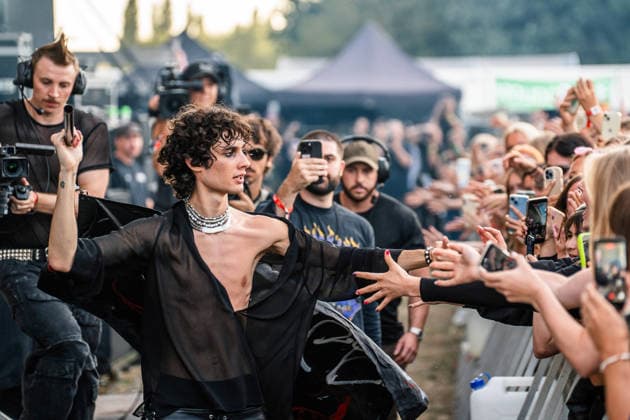 Sombr live at Syd For Solen 2026 Copenhagen, Denmark. 13th, August 2026. The American singer and songwriter Sombr performs a live concert during the Danish music festival Syd For Solen 2026 in Copenhagen. Here he is seen with the fans front row. Denmark, Copenhagen  Copyright: xGonzalesxPhoto RolfxMeldgaardx
