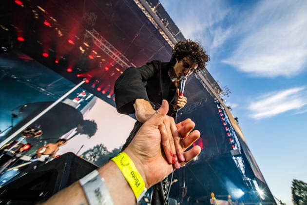 Sombr live at Syd For Solen 2026 Copenhagen, Denmark. 13th, August 2026. The American singer and songwriter Sombr performs a live concert during the Danish music festival Syd For Solen 2026 in Copenhagen. Here Sombr shakes hands with Gonzales Photo photographer Rolf Meldgaard during the show. Denmark, Copenhagen  Copyright: xGonzalesxPhoto RolfxMeldgaardx