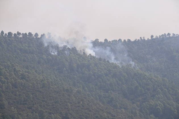 The spread of the fire in Huesca forces the evacuation of belongings from the Monastery of San Juan de la Pena. Plumes of smoke rise during efforts to extinguish a wildfire on August 14, 2026, in Las Penas de Riglos, Hoya de Huesca, Huesca, Aragón, Spain. The fire that broke out at 12:37 p.m. this Monday in Las Penas de Riglos, Huesca, has already burned more than 9,000 hectares and forced the preventive evacuation of sixteen towns and a total of 830 people. This Thursday, the flames surrounded the old monastery of San Juan de la Pena, though they did not damage the structure. Early this morning, the regional government issued an evacuation order for four more municipalities, in addition to the twelve from yesterday: the towns of Santa Mar  Copyright: xRamonxCometx 7713854