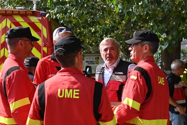 The spread of the fire in Huesca forces the evacuation of belongings from the monastery of San Juan de la Pena. The president of Aragón, Jorge Azcón, during efforts to extinguish a wildfire, at the Forward Command Post (PMA), on August 14, 2026, in Las Penas de Riglos, Hoya de Huesca, Huesca, Aragon, Spain. The fire that broke out at 12:37 p.m. this Monday in Las Penas de Riglos, Huesca, has already burned more than 9,000 hectares and forced the preventive evacuation of sixteen towns and a total of 830 people. This Thursday, the flames surrounded the old monastery of San Juan de la Pena, though they did not damage the structure. Early this morning, the regional government issued evacuation orders for four more municipalities, in addition t  Copyright: xRamonxCometx 7713861