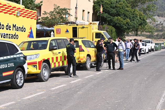The spread of the fire in Huesca forces the evacuation of belongings from the Monastery of San Juan de la Pena Civil Guard officers during efforts to extinguish a wildfire at the Forward Command Post (PMA), on August 14, 2026, in Las Penas de Riglos, Hoya de Huesca, Huesca, Aragon, Spain. The fire that broke out at 12:37 p.m. this Monday in Las Penas de Riglos, Huesca, has already burned more than 9,000 hectares and forced the preventive evacuation of sixteen towns and a total of 830 people. This Thursday, the flames surrounded the old monastery of San Juan de la Pena, though they did not damage the structure. Early this morning, the regional government issued an evacuation order for four more municipalities, in addition to the twelve from  Copyright: xRamonxCometx 7713865