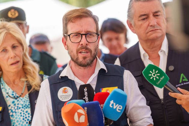 Antonio Sanz provides an update on the fire at the Niebla Emergency Operations Center (PMA). The acting Government Delegate for Andalusia, Francisco Toscano, speaks to the media at the Niebla fire’s Emergency Operations Center (PMA). August 14, 2026, in Niebla, Huelva, Andalusia, Spain The First Vice President and Minister of the Presidency, Health, and Emergencies, Antonio Sanz, addresses the media at the Advanced Command Post for the fire in Niebla, Huelva. His briefing provides information on the fire’s progress and the status of the emergency response deployed in the area. AUGUST 14, 2026. Francisco J. Niebla, Huelva, Andalusia; Niebla, Huelva, Andalusia, Spain  Copyright: xFranciscoxJ.xOlmox 7713916