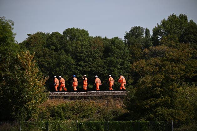 East Sussex train derailment that left two seriously injured and 18 hurt LEWES, ENGLAND - AUGUST 14: Emergency services attend a train derailment near Lewes station in East Sussex on August 14, 2026 in Lewes, England. Two people sustained serious injuries and 18 others suffered less serious injuries near Lewes railway station in East Sussex. Approximately 150 people were aboard the train when at least three carriages left the tracks and overturned. Rasid Necati Aslim Anadolu Lewes United Kingdom. Editorial use only. Please get in touch for any other usage.  Copyright: x2026xAnadoluxRasidxNecatixAslimx