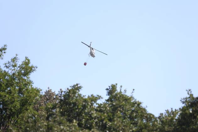 Fire in Caboalles de Abajo, León, Stabilized and Downgraded to Level Zero Helicopter during efforts to extinguish a wildfire, August 14, 2026, in Caboalles de Abajo, León, Castile and León, Spain. The fire in this town has been stabilized and downgraded to level zero after a night of intense work to combat the flames. Firefighting crews managed to contain the fire front and secure the perimeter, which now stands at 90%. AUGUST 14, 2026 FOREST FIRE Caboalles de Abajo, León, Castile Caboalles de Abajo, León, Castile, Spain  Copyright: xFernandoxOterox 7713989