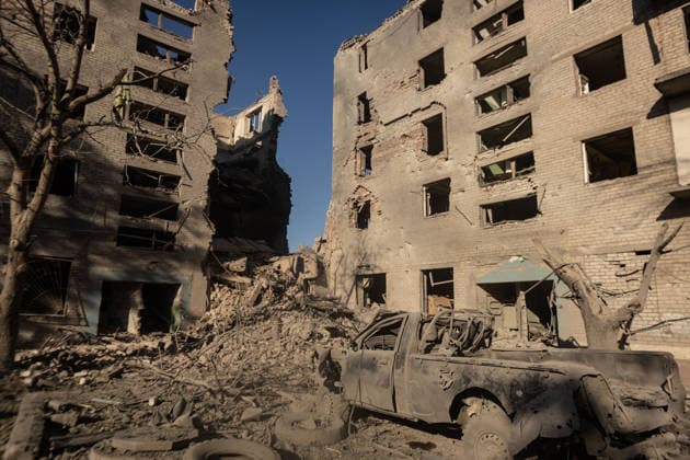 Aftermath of a Russian airstrike in Kramatorsk KRAMATORSK, UKRAINE - AUGUST 14: A view of a destroyed building and a damaged vehicle following a Russian airstrike in Kramatorsk, Ukraine, on August 14, 2026. Francisco Richart Anadolu Kramatorsk Ukraine. Editorial use only. Please get in touch for any other usage.  Copyright: x2026xAnadoluxFranciscoxRichartx