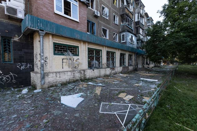 Aftermath of a Russian airstrike in Kramatorsk KRAMATORSK, UKRAINE - AUGUST 14: Window glass and mosquito nets from a residential building lie on the ground following a Russian airstrike in Kramatorsk, Ukraine, on August 14, 2026. Francisco Richart Anadolu Kramatorsk Ukraine. Editorial use only. Please get in touch for any other usage.  Copyright: x2026xAnadoluxFranciscoxRichartx