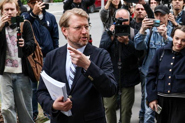 RUSSIA, MOSCOW - AUGUST 14, 2026: Yabloko Party Chairman Nikolai Rybakov arrives at the building of the Supreme Court of Russia to file an appeal against the court s ruling which deregistered the party before the 2026 Russian State Duma election. Sergei Bulkin TASS  96138891