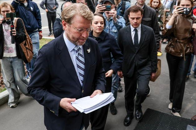 RUSSIA, MOSCOW - AUGUST 14, 2026: Yabloko Party Chairman Nikolai Rybakov arrives at the building of the Supreme Court of Russia to file an appeal against the court s ruling which deregistered the party before the 2026 Russian State Duma election. Sergei Bulkin TASS  96138982