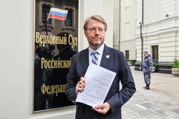 RUSSIA, MOSCOW - AUGUST 14, 2026: Yabloko Party Chairman Nikolai Rybakov arrives at the building of the Supreme Court of Russia to file an appeal against the court s ruling which deregistered the party before the 2026 Russian State Duma election. Sergei Bulkin TASS  96139207