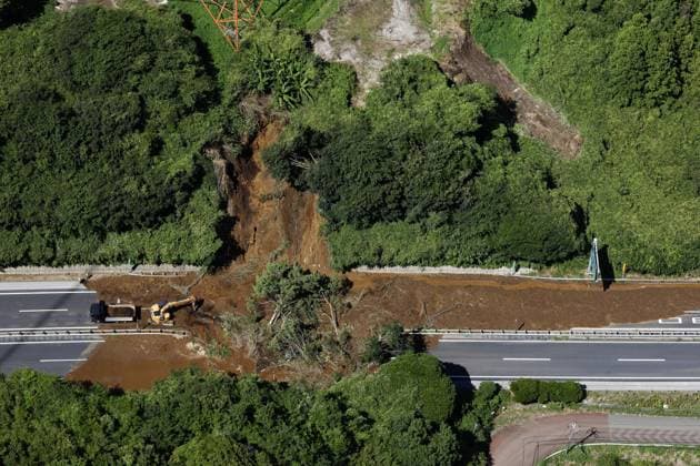 Aftermath of torrential rain in eastern Japan Photo taken from a Kyodo News helicopter shows the site of a mudslide in Togane in Chiba Prefecture, east of Tokyo, on Aug. 14, 2026, after torrential rain overnight.  A14AA0005625815P