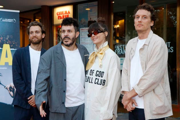 NOGA , Filmpremiere im Cinema Paris, Berlin, 13.08.2026 Jono Bergmann, das israelische Musiker-Duo und Ehepaar Ori Rousso und Noga Erez, und Benji Bergmann bei der Berlin Premiere von NOGA im Cinema Paris in Berlin am 13.8.2026 Berlin Cinema Paris *** NOGA, Film Premiere at Cinema Paris, Berlin, August 13, 2026 Jono Bergmann, the Israeli musical duo and married couple Ori Rousso and Noga Erez, and Benji Bergmann at the Berlin premiere of NOGA at Cinema Paris in Berlin on August 13, 2026 Berlin Cinema Paris Copyright: xAnitaxBuggex