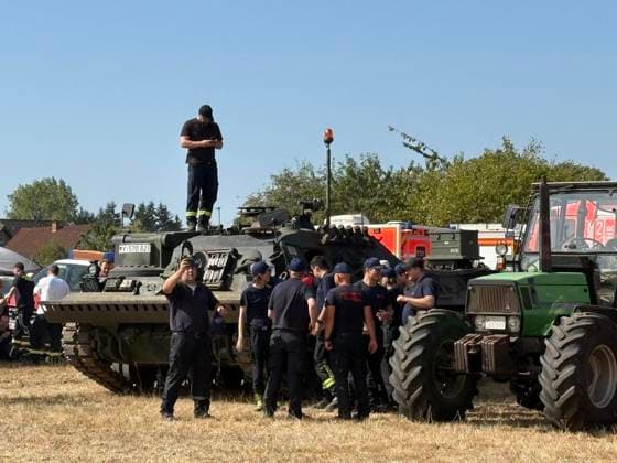 Waldbrand im Hürtgenwald ** NUR FÜR REDAKTIONELLE ZWECKE ** EDITORIAL USE ONLY **<p>Waldbrand im Hürtgenwald Der Waldbrand im Hürtgenwald hat sich am Freitag den 14.August.2026 auf mehrere Hundert Hektar Waldfläche ausgebreitet. Deutschland NRW Hütgenwald *** Forest Fire in the Hürtgenwald ** FOR EDITORIAL USE ONLY ** EDITORIAL USE ONLY ** p Forest fire in the Hürtgenwald The forest fire in the Hürtgenwald spread to several hundred hectares of forest on Friday, August 14, 2026. Germany, North Rhine-Westphalia, Hürtgenwald Copyright: doc875lfhzpmg4o12xel7c ,EDITORIAL USE ONLY