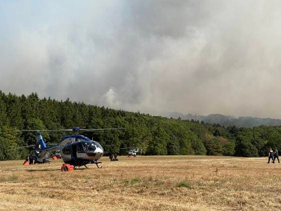 Waldbrand im Hürtgenwald ** NUR FÜR REDAKTIONELLE ZWECKE ** EDITORIAL USE ONLY **<p>Waldbrand im Hürtgenwald Der Waldbrand im Hürtgenwald hat sich am Freitag den 14.August.2026 auf mehrere Hundert Hektar Waldfläche ausgebreitet. Deutschland NRW Hütgenwald *** Forest Fire in the Hürtgenwald ** FOR EDITORIAL USE ONLY ** EDITORIAL USE ONLY ** p Forest fire in the Hürtgenwald The forest fire in the Hürtgenwald spread to several hundred hectares of forest on Friday, August 14, 2026. Germany, North Rhine-Westphalia, Hürtgenwald Copyright: doc875lfh9wnhfcq80wfvg ,EDITORIAL USE ONLY