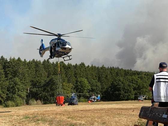 Waldbrand im Hürtgenwald ** NUR FÜR REDAKTIONELLE ZWECKE ** EDITORIAL USE ONLY **<p>Waldbrand im Hürtgenwald Der Waldbrand im Hürtgenwald hat sich am Freitag den 14.August.2026 auf mehrere Hundert Hektar Waldfläche ausgebreitet. Deutschland NRW Hütgenwald *** Forest Fire in the Hürtgenwald ** FOR EDITORIAL USE ONLY ** EDITORIAL USE ONLY ** p Forest fire in the Hürtgenwald The forest fire in the Hürtgenwald spread to several hundred hectares of forest on Friday, August 14, 2026. Germany, North Rhine-Westphalia, Hürtgenwald Copyright: doc875lfhqdhqb4tuu5orb ,EDITORIAL USE ONLY