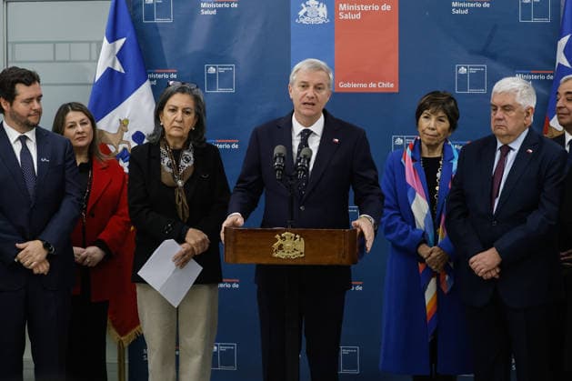 Santiago, August 14, 2026 The President of the Republic, Jose Antonio Kast, along with Health Minister May Chomali, signs an agreement between the Ministry of Health, Fonasa, and Caja de los Andes to treat patients on the waiting list Diego Martin Aton Chile, Aton 1180624 jpeg  Copyright: DIEGOxMARTIN ATONxCHILE