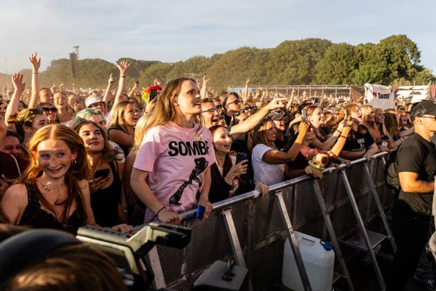 Sombr live at Syd For Solen 2026 Copenhagen, Denmark. 13th, August 2026. Concert goers seen at a live concert with the American singer Sombr during the Danish music festival Syd For Solen 2026 in Copenhagen. Denmark, Copenhagen  Copyright: xGonzalesxPhoto ErlingxBrodersenx