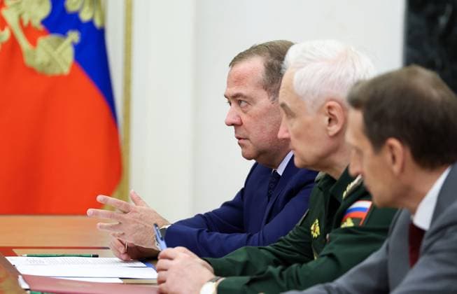 Russia Putin Security Council 9221900 14.08.2026 Deputy Chairman of the Russian Security Council Dmitry Medvedev attends a meeting of President Vladimir Putin with members of the Security Council at the Kremlin in Moscow, Russia. Alexander Kazakov Sputnik Moscow Russia  Copyright: xAlexanderxKazakovx