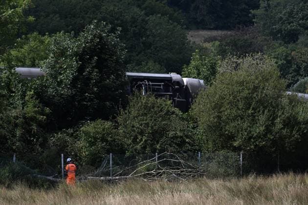 East Sussex train derailment injures 20 people LEWES, ENGLAND - AUGUST 14: Emergency services attend a train derailment near Lewes station in East Sussex on August 14, 2026 in Lewes, England. Two people sustained serious injuries and 18 others suffered less serious injuries near Lewes railway station in East Sussex. Approximately 150 people were aboard the train when at least three carriages left the tracks and overturned. Rasid Necati Aslim Anadolu Lewes England. Editorial use only. Please get in touch for any other usage.  Copyright: x2026xAnadoluxRasidxNecatixAslimx