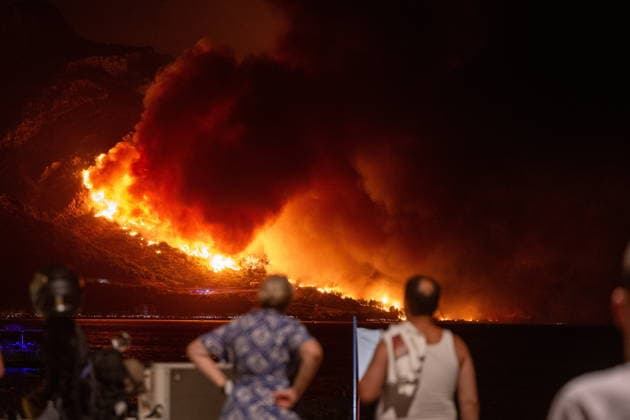 Omis, Croatia, 140826. A large fire broke out last night in Lokva Rogoznica and spread to the area above Omis. Houses and cars were burned. Traffic on the Adriatic Highway was disrupted, residents and tourists from the affected area were evacuated, and firefighters are on the ground extinguishing the fire, which is being made more difficult by strong winds. Photo: Tom Dubravec CROPIX Split CROATIA Copyright: xxTomxDubravecx xCROPIXx omis_pozar_td200-140826