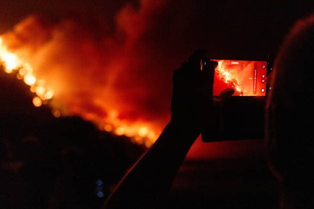 Omis, Croatia, 140826. A large fire broke out last night in Lokva Rogoznica and spread to the area above Omis. Houses and cars were burned. Traffic on the Adriatic Highway was disrupted, residents and tourists from the affected area were evacuated, and firefighters are on the ground extinguishing the fire, which is being made more difficult by strong winds. Photo: Tom Dubravec CROPIX Split CROATIA Copyright: xxTomxDubravecx xCROPIXx omis_pozar_td214-140826