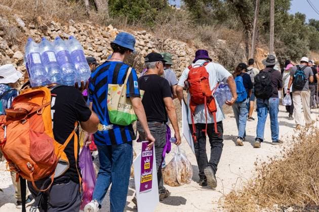 Peace Activists Blocked As Settlers Besiege Home in Qusra Village For Sixth Consecutive Day QUSRA, PALESTINE, Aug 14, 2026: For the sixth consecutive day, Israeli settlers have continued to besiege a Palestinian home in Qusra, a village in the occupied West Bank, restricting access to the property and leaving its occupants dependent on outside assistance for basic necessities. Israeli forces and Border Police have prevented Israeli and foreign peace activists from reaching the house, according to the photographer™s account. The activists have sought to break the siege and deliver water, food and medicine to the residents. The standoff in Qusra is part of a wider escalation of settler-related tensions and violence in the occupied West Bank Copyright: x xSalmanxMohsenxAlkhatibx xJNAxPressx