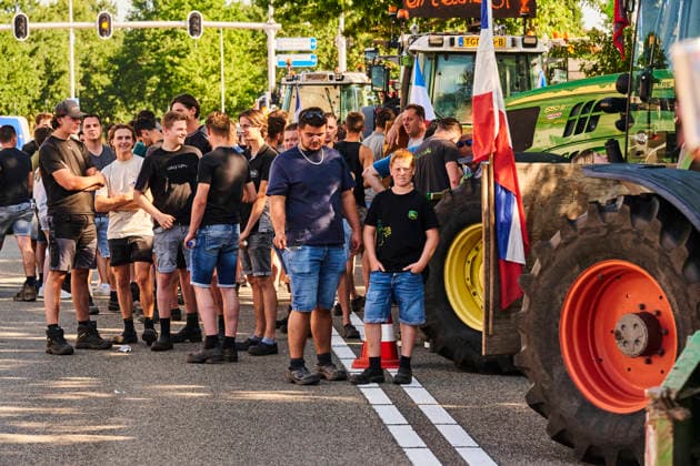 Farmers protest at the provincial government building in Den Bosch against the cabinet s nitrogen plans. S Hertogenbosch 14-08-26. A farmers protest is taking place at the provincial government building in Den Bosch against the cabinet s nitrogen plans and the revocation of permits for five farms. The province of Brabant is holding an extraordinary provincial council meeting today regarding the revocation of nitrogen permits for five poultry farmers located near vulnerable nature areas. NICO GARSTMAN CONTENT CURATION S Hertogenbosch NETHERLANDS  Copyright: xNICOxGARSTMANx xCONTENTxCURATIONx NICOxGARSTMANx xCONTENTxCURATIONx