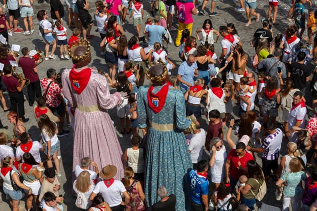 August 14, 2026, PeoÂ±Afiel, Valladolid, USA: People gather in the Plaza de EspaoÂ±a during the official opening of the Fiestas de Nuestra SeoÂ±ora y San Roque in PeoÂ±afiel, Spain on Friday, August 14, 2026. The annual festival, taking place this year on August 14-18, includes traditional processions, bullfighting and and musical events. PeoÂ±Afiel USA - ZUMAg235 20260814_zap_g235_008 Copyright: xPaulxChristianxGordonx