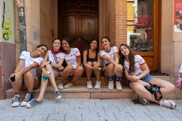 August 14, 2026, PeoÂ±Afiel, Valladolid, USA: A local group of friends and family, known as a Ã¢â‚¬oepeoÂ±aÃ¢â‚¬Â, poses for a photo at the official opening of the Fiestas de Nuestra SeoÂ±ora y San Roque in PeoÂ±afiel, Spain on Friday, August 14, 2026. The annual festival, taking place this year on August 14-18, includes traditional processions, bullfighting and and musical events. PeoÂ±Afiel USA  - ZUMAg235 20260814_zap_g235_025 Copyright: xPaulxChristianxGordonx