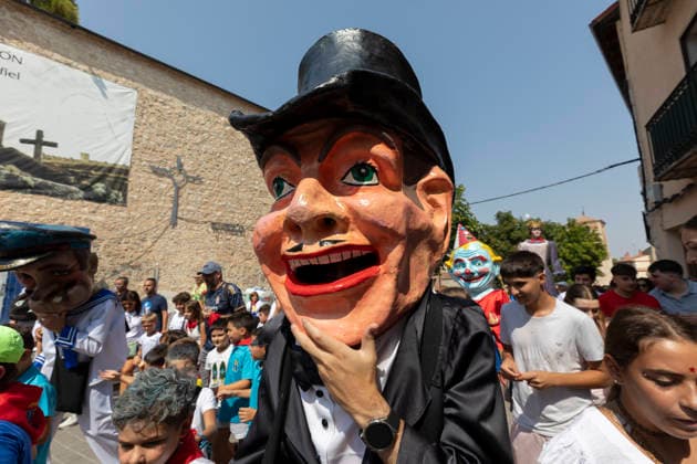 August 14, 2026, PeoÂ±Afiel, Valladolid, USA: A procession Ã¢â‚¬oeDesfile de Gigantes y CabezudosÃ¢â‚¬Â marks the official opening of the Fiestas de Nuestra SeoÂ±ora y San Roque in PeoÂ±afiel, Spain on Friday, August 14, 2026. The Ã¢â‚¬oeGiganteÃ¢â‚¬Â figures represent archetypal kings and queens of Castile. The annual festival, taking place this year on August 14-18, includes traditional processions, bullfighting and and musical events. PeoÂ±Afiel USA  - ZUMAg235 20260814_zap_g235_029 Copyright: xPaulxChristianxGordonx