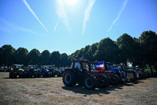 Dutch farmers gather in Den Bosch to demonstrate against agricultural policies DEN BOSCH NETHERLANDS - AUGUST 14: General view of the lined-up tractors as farmers gather in Den Bosch ( s-Hertogenbosch) to take part in a demonstration over agricultural policies and regulations affecting the farming sector in Netherlands, on August 14, 2026. Hundreds of agricultural workers assembled with tractors, banners, and flags to protest provincial plans to revoke nature and nitrogen permits for local poultry farmers, raising broader concerns over legal certainty and regulations affecting the agricultural sector. Mouneb Taim Anadolu Den Bosch Netherlands. Editorial use only. Please get in touch for any other usage.  Copyright: x2026xAnadoluxMounebxTaimx