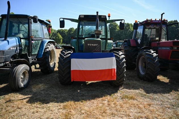 Dutch farmers gather in Den Bosch to demonstrate against agricultural policies DEN BOSCH NETHERLANDS - AUGUST 14: General view of the lined-up tractors as farmers gather in Den Bosch ( s-Hertogenbosch) to take part in a demonstration over agricultural policies and regulations affecting the farming sector in Netherlands, on August 14, 2026. Hundreds of agricultural workers assembled with tractors, banners, and flags to protest provincial plans to revoke nature and nitrogen permits for local poultry farmers, raising broader concerns over legal certainty and regulations affecting the agricultural sector. Mouneb Taim Anadolu Den Bosch Netherlands. Editorial use only. Please get in touch for any other usage.  Copyright: x2026xAnadoluxMounebxTaimx