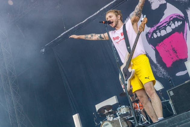 Erster Tag beim Highfield 2026, die Band Itchy eröffnet das Festival am Störmthaler See bei Leipzig. Gesang, Gitarre, E-Bass Sibbi (Sebastian Hafner) Gesang, E-Bass, Gitarre Panzer (Daniel Friedl) Schlagzeug, Gesang Max (Max Zimmer) (seit 2011) Highfield 2026 - Itchy *** Day One at Highfield 2026, the band Itchy kicks off the festival at Störmthaler See near Leipzig Vocals, guitar, electric bass: Sibbi Sebastian Hafner Vocals, electric bass, guitar: Panzer Daniel Friedl Drums, vocals: Max Max Zimmer Since 2011: Highfield 2026 Itchy