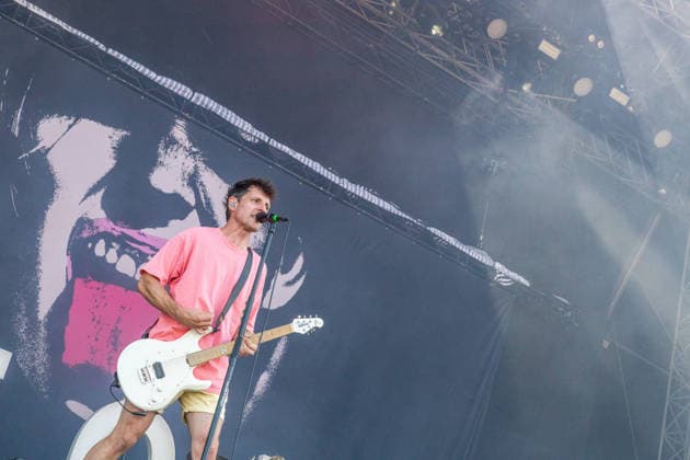 Erster Tag beim Highfield 2026, die Band Itchy eröffnet das Festival am Störmthaler See bei Leipzig. Gesang, Gitarre, E-Bass Sibbi (Sebastian Hafner) Gesang, E-Bass, Gitarre Panzer (Daniel Friedl) Schlagzeug, Gesang Max (Max Zimmer) (seit 2011) Highfield 2026 - Itchy *** Day One at Highfield 2026, the band Itchy kicks off the festival at Störmthaler See near Leipzig Vocals, guitar, electric bass: Sibbi Sebastian Hafner Vocals, electric bass, guitar: Panzer Daniel Friedl Drums, vocals: Max Max Zimmer Since 2011: Highfield 2026 Itchy