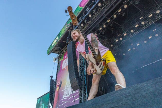 Erster Tag beim Highfield 2026, die Band Itchy eröffnet das Festival am Störmthaler See bei Leipzig. Gesang, Gitarre, E-Bass Sibbi (Sebastian Hafner) Gesang, E-Bass, Gitarre Panzer (Daniel Friedl) Schlagzeug, Gesang Max (Max Zimmer) (seit 2011) Highfield 2026 - Itchy *** Day One at Highfield 2026, the band Itchy kicks off the festival at Störmthaler See near Leipzig Vocals, guitar, electric bass: Sibbi Sebastian Hafner Vocals, electric bass, guitar: Panzer Daniel Friedl Drums, vocals: Max Max Zimmer Since 2011: Highfield 2026 Itchy