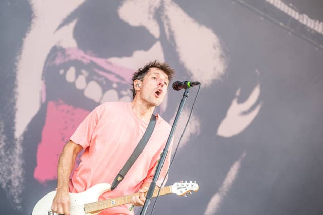 Erster Tag beim Highfield 2026, die Band Itchy eröffnet das Festival am Störmthaler See bei Leipzig. Gesang, Gitarre, E-Bass Sibbi (Sebastian Hafner) Gesang, E-Bass, Gitarre Panzer (Daniel Friedl) Schlagzeug, Gesang Max (Max Zimmer) (seit 2011) Highfield 2026 - Itchy *** Day One at Highfield 2026, the band Itchy kicks off the festival at Störmthaler See near Leipzig Vocals, guitar, electric bass: Sibbi Sebastian Hafner Vocals, electric bass, guitar: Panzer Daniel Friedl Drums, vocals: Max Max Zimmer Since 2011: Highfield 2026 Itchy