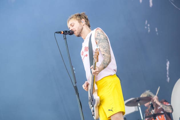 Erster Tag beim Highfield 2026, die Band Itchy eröffnet das Festival am Störmthaler See bei Leipzig. Gesang, Gitarre, E-Bass Sibbi (Sebastian Hafner) Gesang, E-Bass, Gitarre Panzer (Daniel Friedl) Schlagzeug, Gesang Max (Max Zimmer) (seit 2011) Highfield 2026 - Itchy *** Day One at Highfield 2026, the band Itchy kicks off the festival at Störmthaler See near Leipzig Vocals, guitar, electric bass: Sibbi Sebastian Hafner Vocals, electric bass, guitar: Panzer Daniel Friedl Drums, vocals: Max Max Zimmer Since 2011: Highfield 2026 Itchy