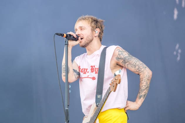 Erster Tag beim Highfield 2026, die Band Itchy eröffnet das Festival am Störmthaler See bei Leipzig. Gesang, Gitarre, E-Bass Sibbi (Sebastian Hafner) Gesang, E-Bass, Gitarre Panzer (Daniel Friedl) Schlagzeug, Gesang Max (Max Zimmer) (seit 2011) Highfield 2026 - Itchy *** Day One at Highfield 2026, the band Itchy kicks off the festival at Störmthaler See near Leipzig Vocals, guitar, electric bass: Sibbi Sebastian Hafner Vocals, electric bass, guitar: Panzer Daniel Friedl Drums, vocals: Max Max Zimmer Since 2011: Highfield 2026 Itchy