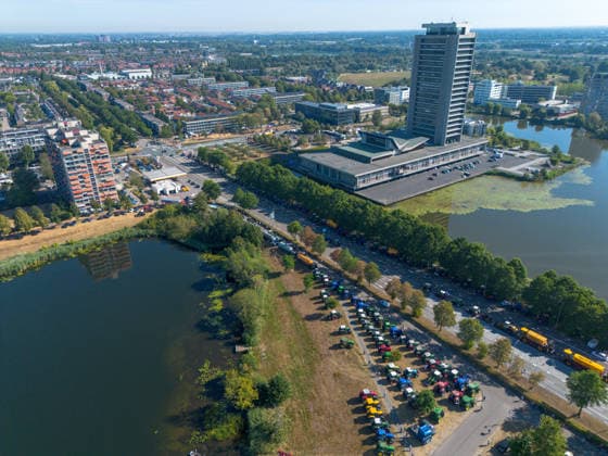 Dutch farmers gather in Den Bosch to demonstrate against agricultural policies DEN BOSCH, NETHERLANDS - AUGUST 14: An aerial view of tractors as farmers gather in Den Bosch ( s-Hertogenbosch) to take part in a demonstration over agricultural policies and regulations affecting the farming sector in Netherlands, on August 14, 2026. Hundreds of agricultural workers assembled with tractors, banners, and flags to protest provincial plans to revoke nature and nitrogen permits for local poultry farmers, raising broader concerns over legal certainty and regulations affecting the agricultural sector. Mouneb Taim Anadolu Den Bosch Netherlands. Editorial use only. Please get in touch for any other usage.  Copyright: x2026xAnadoluxMounebxTaimx
