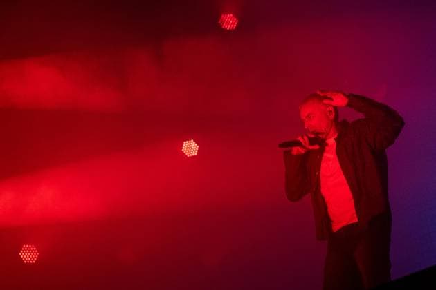 Underworld — Vodafone Paredes de Coura 2026 in Portugal - 14 Aug Karl Hyde, vocalist and performer of the British electronic duo Underworld, appears on stage during Vodafone Paredes de Coura at the main stage. Paredes de Coura Portugal Copyright: xDiogoxBaptistax xSOPAxImagesx DB_Underworld20260813PDC_014