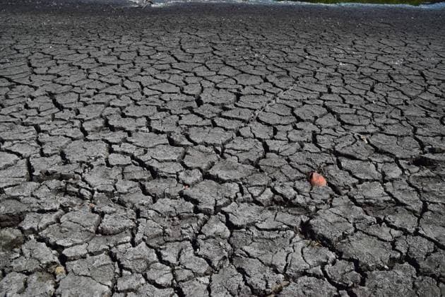 August 14, 2026, London, England, United Kingdom: A large section of a pond in Wanstead Park dries up as drought conditions and heatwaves persist in parts of the UK. London United Kingdom  - ZUMAv130 20260814_zip_v130_004 Copyright: xVukxValcicx