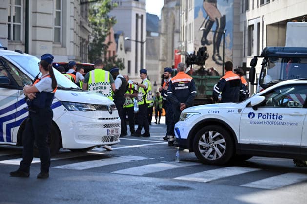 Two explosions in a building due to a gas leak in Brussels BRUSSELS, BELGIUM - AUGUST 14: Emergency response teams, including ambulances, fire engines, and police vehicles, gather at the scene following an explosion in Brussels, Belgium on August 14, 2026. Three people were injured after two explosions occurred due to a gas leak in a building that was being evacuated. Dursun Aydemir Anadolu Brussels Belgium. Editorial use only. Please get in touch for any other usage.  Copyright: x2026xAnadoluxDursunxAydemirx