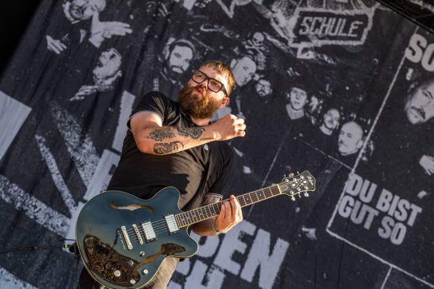 Die deutsche Punkrock Band Sondaschule auf der Mainstage vom Highfield 2026. Gesang Costa Cannabis (Tim Kleinrensing) Gitarre, Gesang Chemokeule (Mirko Klautmann) Bass Matthias Richter (seit 2013) Posaune Chris Altmann (seit 2006) Gitarre Phillip FaF Pfaff (seit 2022) Highfield 2026 tag 1 - sondaschule *** The German punk rock band Sondaschule on the Main Stage at Highfield 2026: Vocals: Costa Cannabis, Tim Kleinrensing; Guitar, Vocals: Chemokeule, Mirko Klautmann; Bass: Matthias Richter (since 2013); Trombone: Chris Altmann (since 2006); Guitar: Phillip FaF Pfaff (since 2022); Highfield 2026, Day 1: Sondaschule