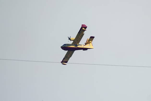 14.08.2026 - Europa, Kroatien, Ninski Stanovi: Großflächiger Vegetationsbrand zwischen Ninski Stanovi und Å½erava in der Gespanschaft Zadar. Zahlreiche Feuerwehrkräfte kämpfen gegen die Flammen. Ein Air Tractor und zwei Canadair sind zur Unterstützung der Löscharbeiten aus der Luft unterwegs. Starker Wind erschwert den Einsatz und begünstigt die Ausbreitung des Feuers. 14.08.2026 - Europa, Hrvatska, Ninski Stanovi: Veliki poÅ¾ar otvorenog prostora izmeÄ‘u Ninskih Stanova i Å½erave u Zadarskoj Å¾upaniji. Brojne vatrogasne snage bore se s vatrom. Air Tractor i Canadair upuÄ‡eni su na poÅ¾ariÅ¡te kako bi pomogli u gaÅ¡enju iz zraka. Jak vjetar oteÅ¾ava gaÅ¡enje i pogoduje Å¡irenju poÅ¾ara. *** August 14, 2026 Europe, Croatia, Ninsk Copyright: xLUKAxKOLANOVICx