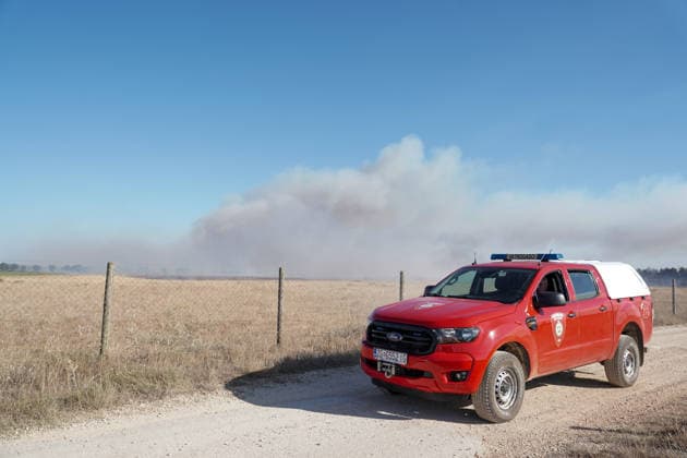 14.08.2026 - Europa, Kroatien, Ninski Stanovi: Großflächiger Vegetationsbrand zwischen Ninski Stanovi und Å½erava in der Gespanschaft Zadar. Zahlreiche Feuerwehrkräfte kämpfen gegen die Flammen. Ein Air Tractor und zwei Canadair sind zur Unterstützung der Löscharbeiten aus der Luft unterwegs. Starker Wind erschwert den Einsatz und begünstigt die Ausbreitung des Feuers. 14.08.2026 - Europa, Hrvatska, Ninski Stanovi: Veliki poÅ¾ar otvorenog prostora izmeÄ‘u Ninskih Stanova i Å½erave u Zadarskoj Å¾upaniji. Brojne vatrogasne snage bore se s vatrom. Air Tractor i Canadair upuÄ‡eni su na poÅ¾ariÅ¡te kako bi pomogli u gaÅ¡enju iz zraka. Jak vjetar oteÅ¾ava gaÅ¡enje i pogoduje Å¡irenju poÅ¾ara. *** August 14, 2026 Europe, Croatia, Ninsk Copyright: xLUKAxKOLANOVICx
